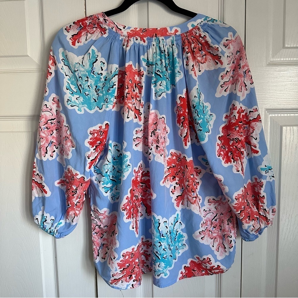 Crown & Ivy Top Womens Blue Coral Shells VNeck PXL Flowy Beachy Resortwear Comfy - Picture 3 of 9
